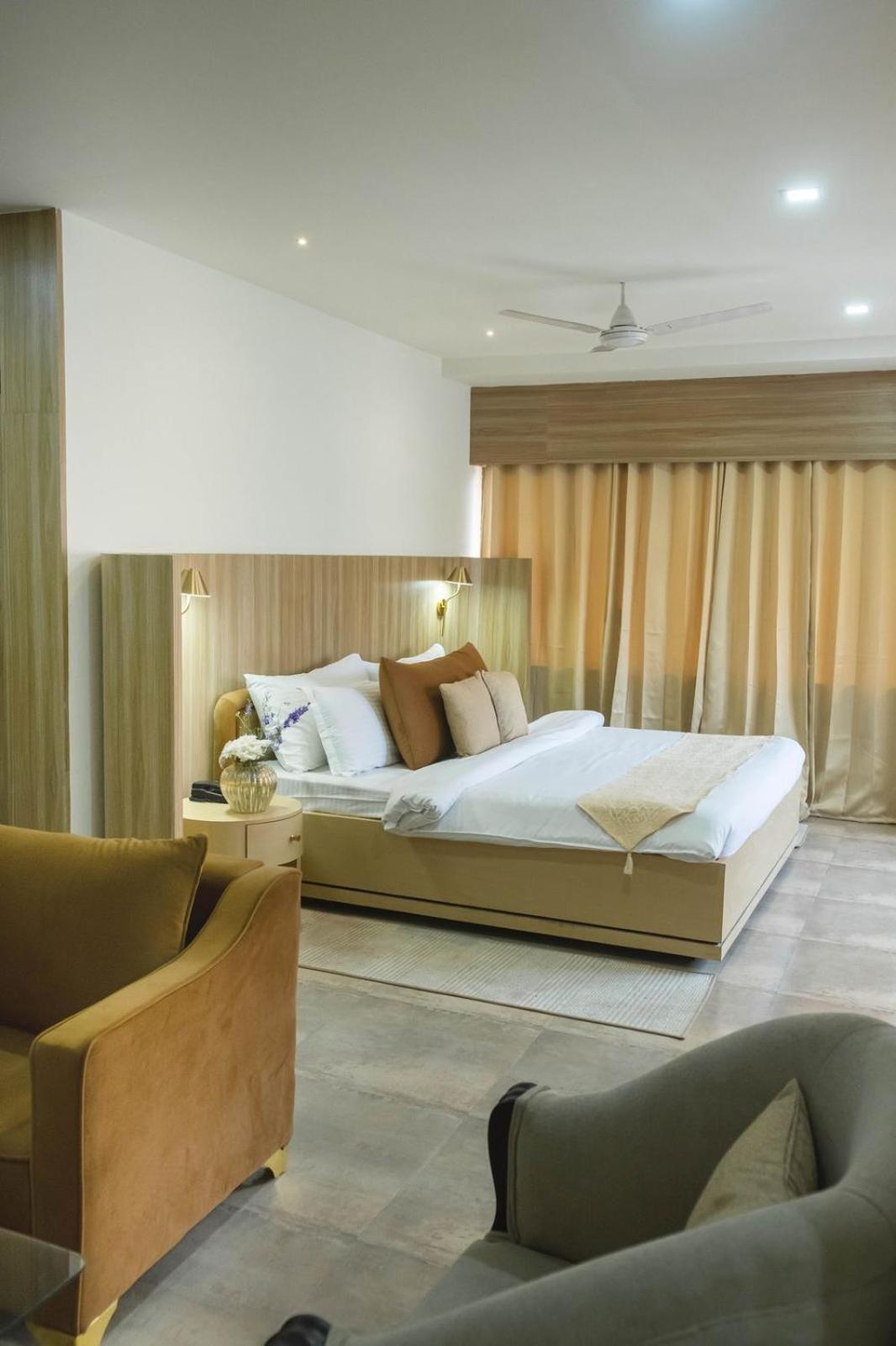 Hotel Lake Shilloi Dimāpur Екстериор снимка