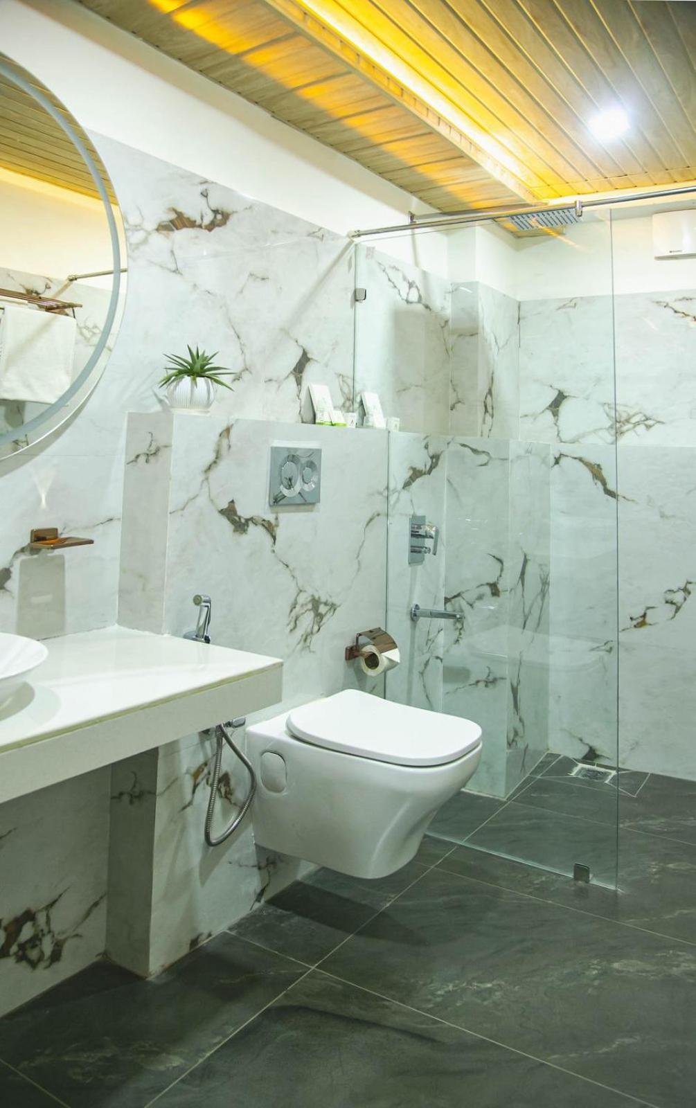 Hotel Lake Shilloi Dimāpur Екстериор снимка