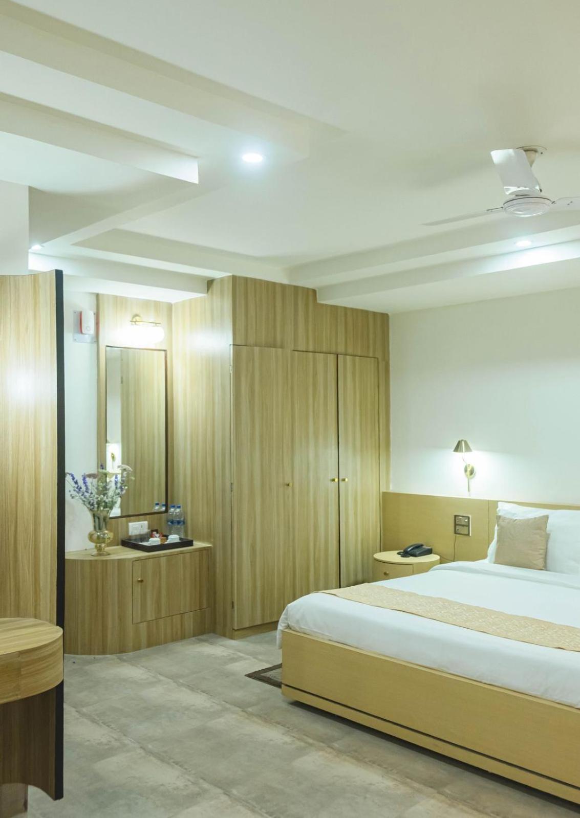 Hotel Lake Shilloi Dimāpur Екстериор снимка