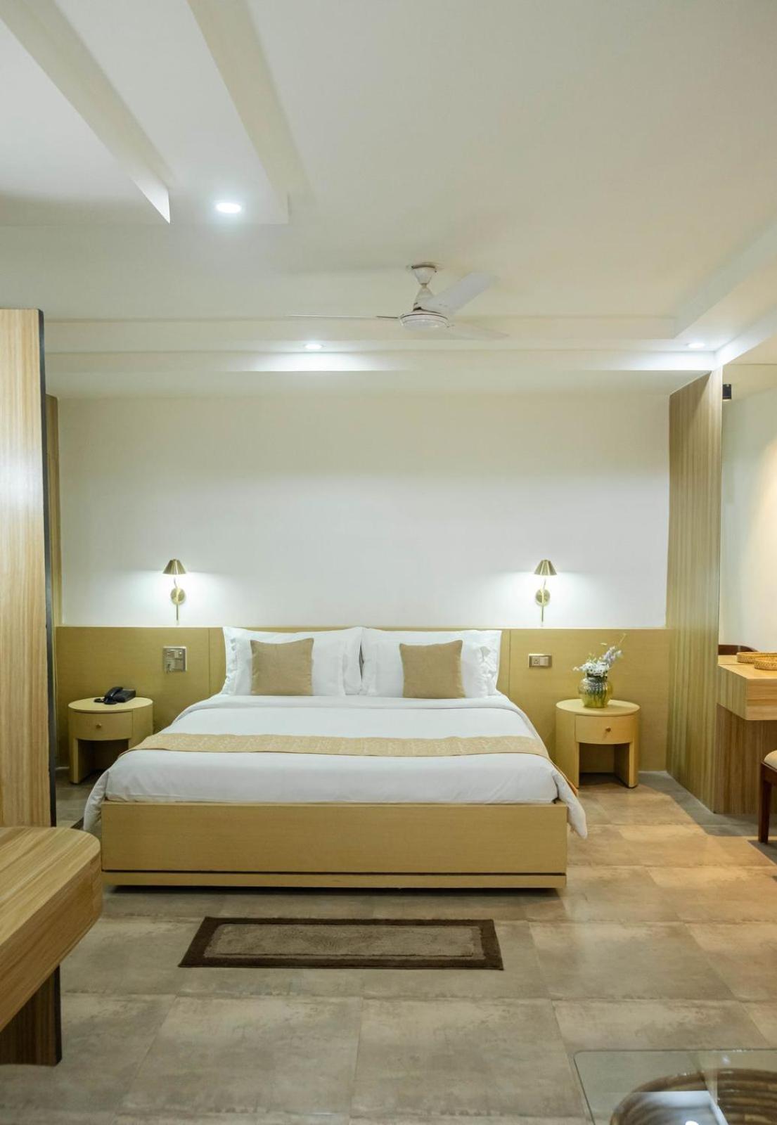 Hotel Lake Shilloi Dimāpur Екстериор снимка