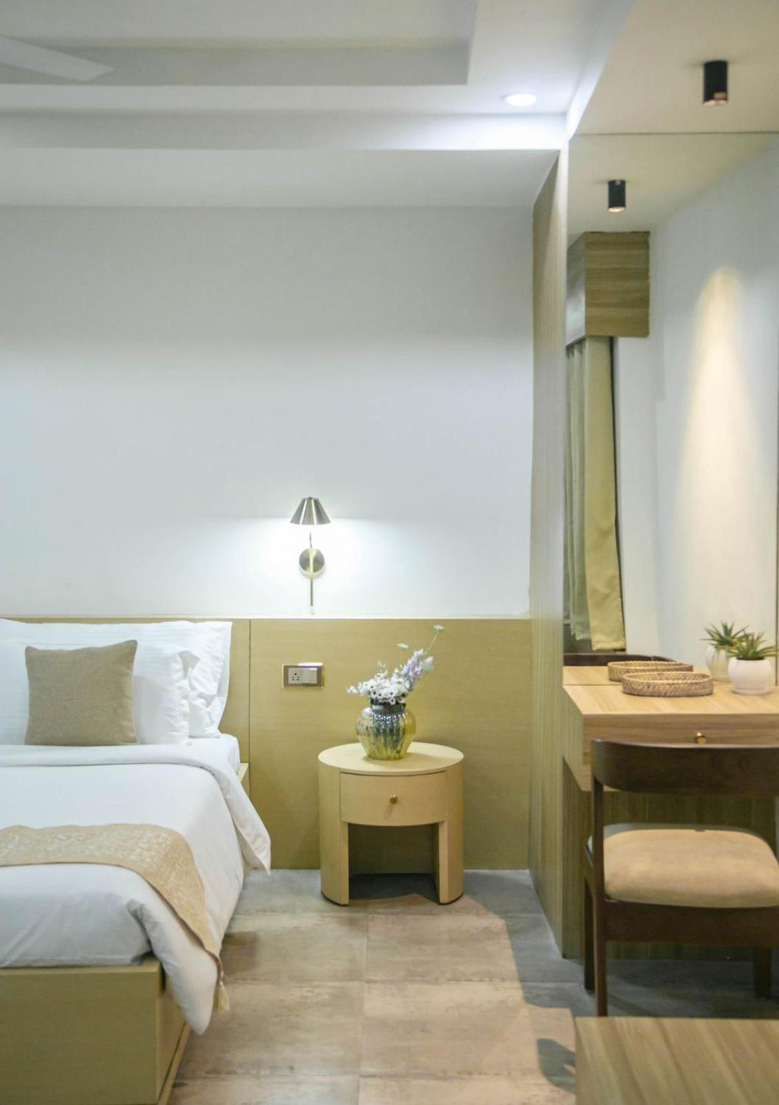 Hotel Lake Shilloi Dimāpur Екстериор снимка