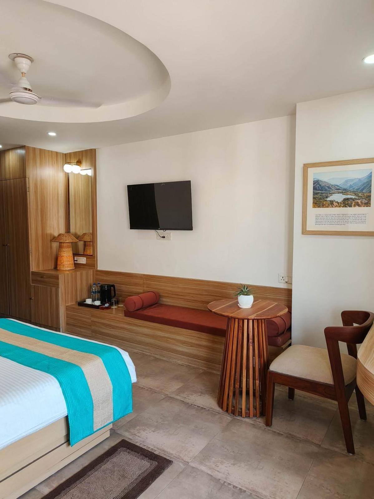 Hotel Lake Shilloi Dimāpur Екстериор снимка